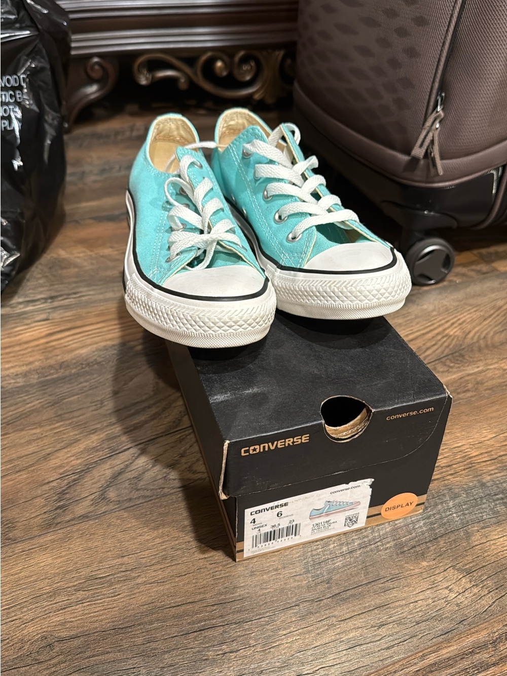 Converse Chuck Taylor Low Top Sneakers